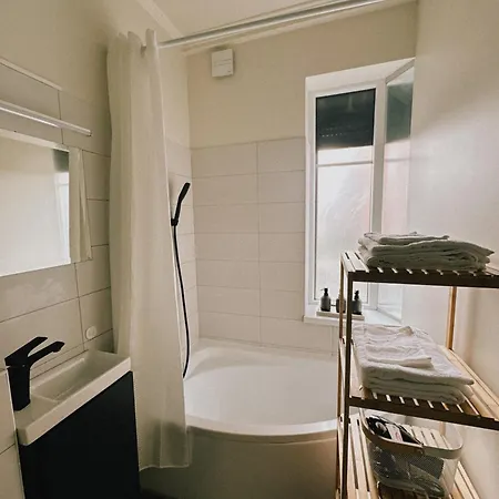 Portside Studio, Free Parking, Self Check-in Apartment